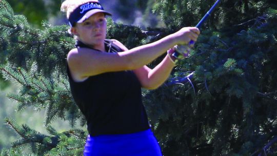 Bulldog golfers end season at districts