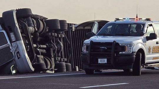 Gov. Pillen joins AG Hilgers; signs order addressing illegal recreational synthetic THC industry