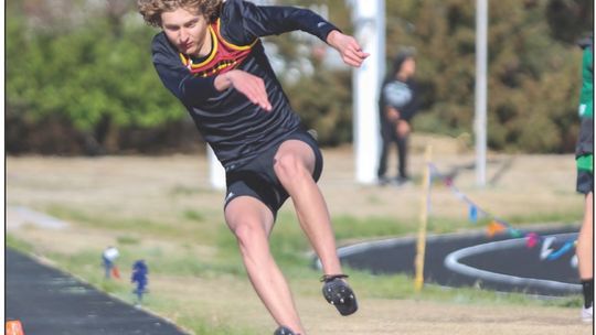 Leyton track team delivers strong performance at MAC meet