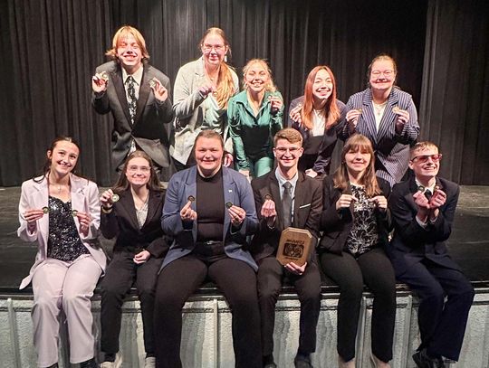 Final speech meet of the regular season brings in gold 