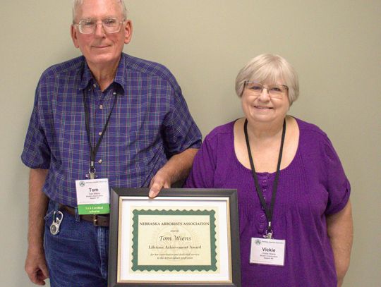 Tom Wiens receives NAA Lifetime Achievement Award at 2024 Field Day