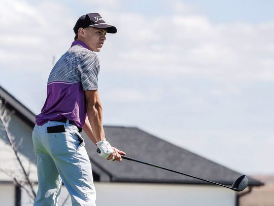 Watts qualifies for state golf