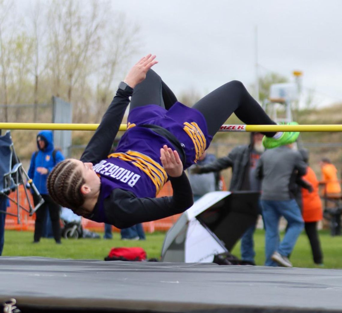 Bridgeport’s Dean qualifies for state in shot put, discus