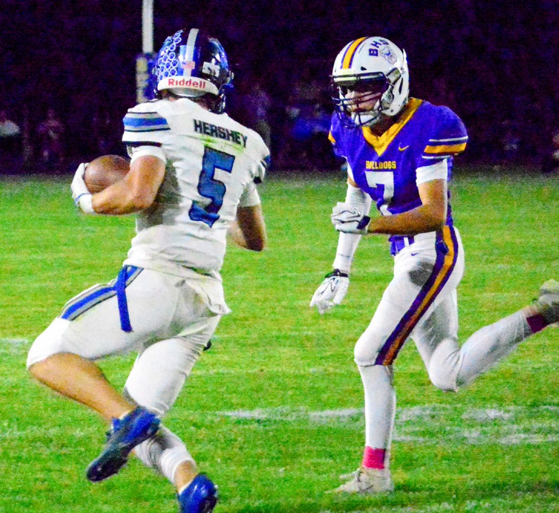 Bulldogs win season finale on gridiron Bulldogs win season finale on gridiron