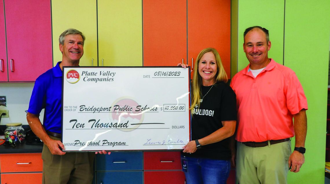 Platte Valley Bank donates to Bridgeport playground project